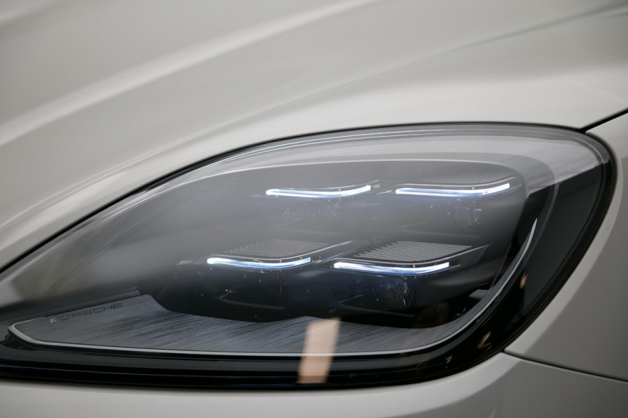 Porsche Cayenne 3.0 E-Hybrid |Pano|Krijt|SportChrono|Fabrieksgarantie t/m 2029|