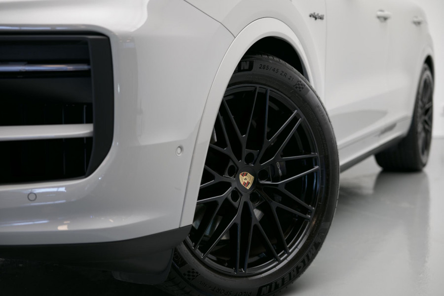 Porsche Cayenne 3.0 E-Hybrid |Pano|Krijt|SportChrono|Fabrieksgarantie t/m 2029|