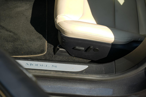 Tesla Model S Long Range Pano Navi Parkeersensoren 19"L.M. Stuurverw.
