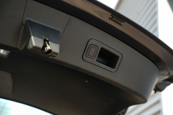 Tesla Model S Long Range Pano Navi Parkeersensoren 19"L.M. Stuurverw.