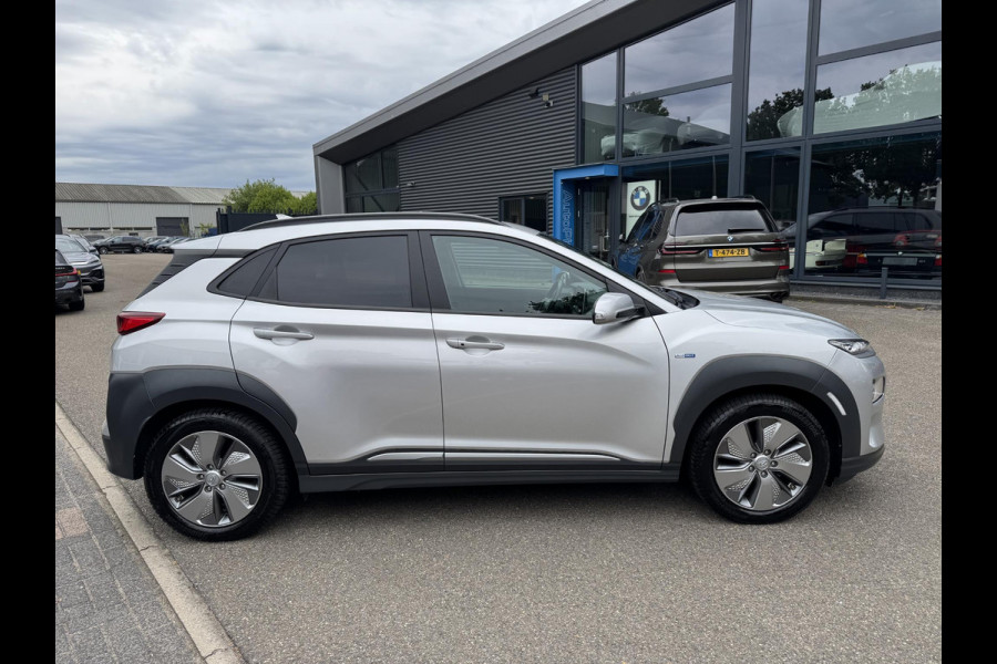 Hyundai Kona EV Premium 64 kWh 3-FASE LADER | ORIGINEEL NL AUTO MET NAP | SCHUIFDAK | LEDER | STOELVERWARMING & VERKOELING | HEAD-UP DISPLAY | AFN.TREKHAAK | RIJKLAAR MET 12 MAANDEN BOVAG GARANTIE!