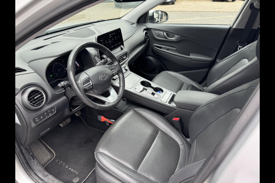 Hyundai Kona EV Premium 64 kWh 3-FASE LADER | ORIGINEEL NL AUTO MET NAP | SCHUIFDAK | LEDER | STOELVERWARMING & VERKOELING | HEAD-UP DISPLAY | AFN.TREKHAAK | RIJKLAAR MET 12 MAANDEN BOVAG GARANTIE!