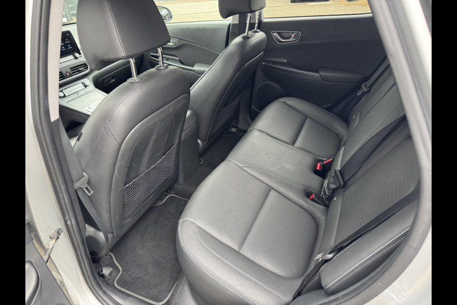 Hyundai Kona EV Premium 64 kWh 3-FASE LADER | ORIGINEEL NL AUTO MET NAP | SCHUIFDAK | LEDER | STOELVERWARMING & VERKOELING | HEAD-UP DISPLAY | AFN.TREKHAAK | RIJKLAAR MET 12 MAANDEN BOVAG GARANTIE!