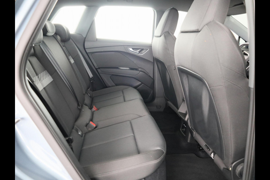 Audi Q4 e-tron 35 Launch edition Advanced 55 kWh 170pk | Matrix Led | Warmtepomp | Stoelverwarming | Parkeersensoren voor en achter