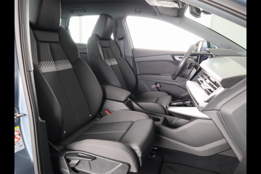 Audi Q4 e-tron 35 Launch edition Advanced 55 kWh 170pk | Matrix Led | Warmtepomp | Stoelverwarming | Parkeersensoren voor en achter