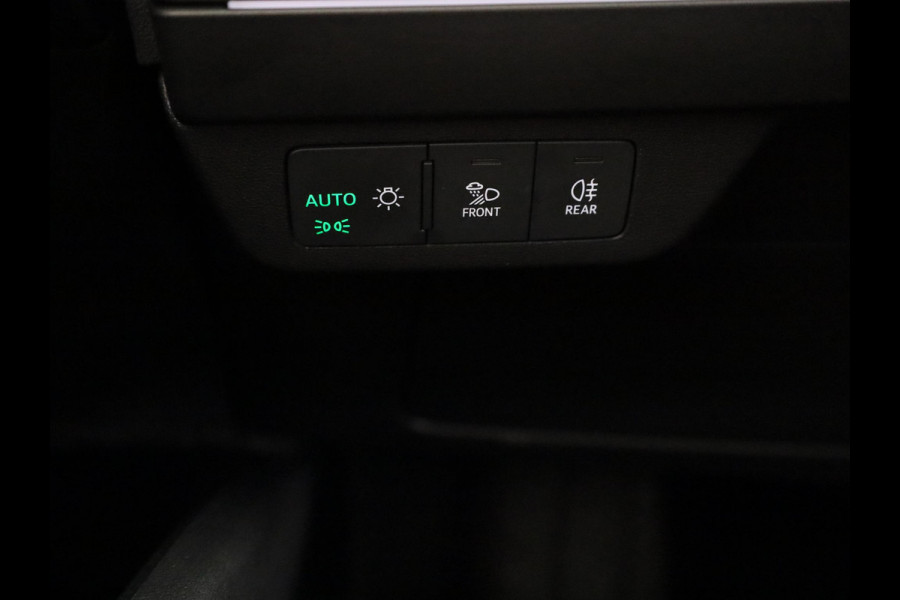 Audi Q4 e-tron 35 Launch edition Advanced 55 kWh 170pk | Matrix Led | Warmtepomp | Stoelverwarming | Parkeersensoren voor en achter