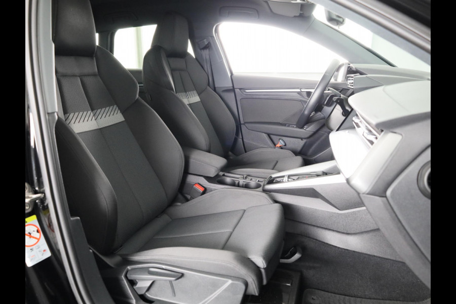 Audi A3 Sportback 35 TFSI Business edition 150 pk | Navigatie | Parkeersensoren achter | Adaptieve cruise control | Apple Carplay/Android Auto |