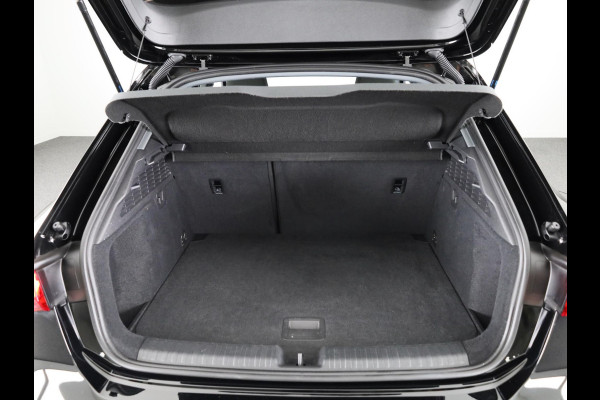 Audi A3 Sportback 35 TFSI Business edition 150 pk | Navigatie | Parkeersensoren achter | Adaptieve cruise control | Apple Carplay/Android Auto |