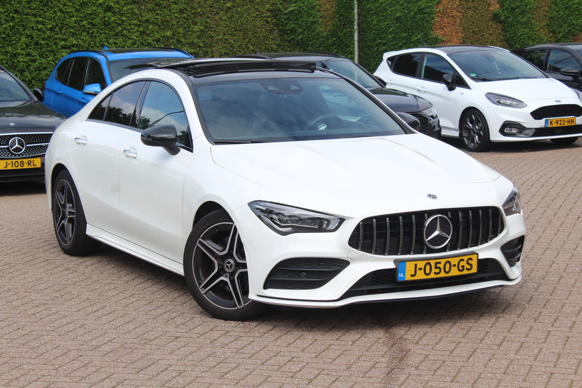 Mercedes-Benz CLA-Klasse 200 Business Solution AMG / Panoramadak / Camera / Memory seats / 18'' / Keyless / Matrix LED / Dodehoek / DAB / Stoelverwarming / Cruise Control Mercedes-Benz CLA-Klasse 200 Business Solution AMG / Panoramadak / Camera / Memory seats / 18'' / Keyless / Matrix LED / Dodehoek / DAB / Stoelverwarming / Cruise Control