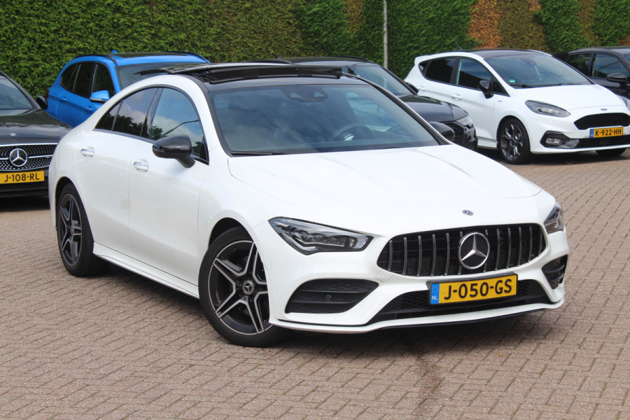 Mercedes-Benz CLA-Klasse 200 Business Solution AMG / Panoramadak / Camera / Memory seats / 18'' / Keyless / Matrix LED / Dodehoek / DAB / Stoelverwarming / Cruise Control