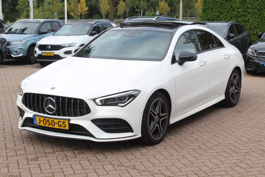 Mercedes-Benz CLA-Klasse 200 Business Solution AMG / Panoramadak / Camera / Memory seats / 18'' / Keyless / Matrix LED / Dodehoek / DAB / Stoelverwarming / Cruise Control