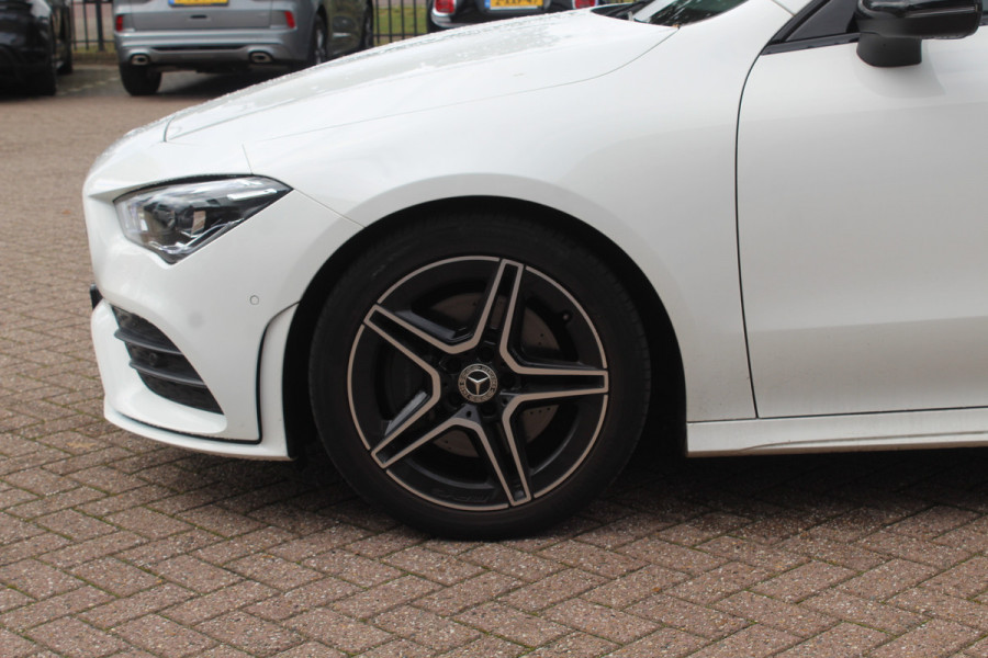 Mercedes-Benz CLA-Klasse 200 Business Solution AMG / Panoramadak / Camera / Memory seats / 18'' / Keyless / Matrix LED / Dodehoek / DAB / Stoelverwarming / Cruise Control