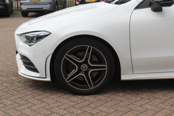 Mercedes-Benz CLA-Klasse 200 Business Solution AMG / Panoramadak / Camera / Memory seats / 18'' / Keyless / Matrix LED / Dodehoek / DAB / Stoelverwarming / Cruise Control