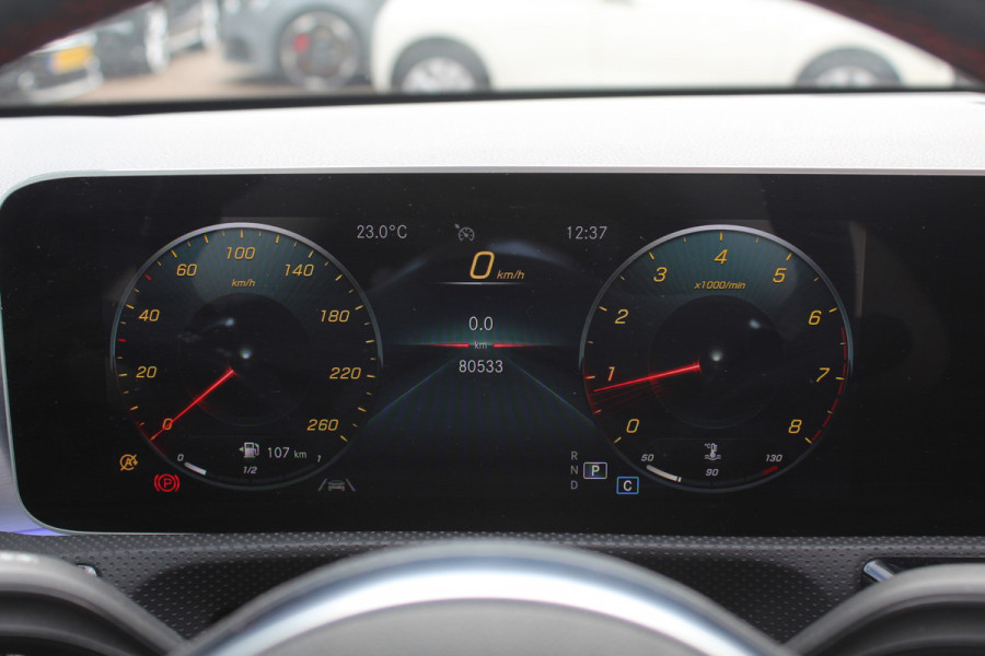 Mercedes-Benz CLA-Klasse 200 Business Solution AMG / Panoramadak / Camera / Memory seats / 18'' / Keyless / Matrix LED / Dodehoek / DAB / Stoelverwarming / Cruise Control