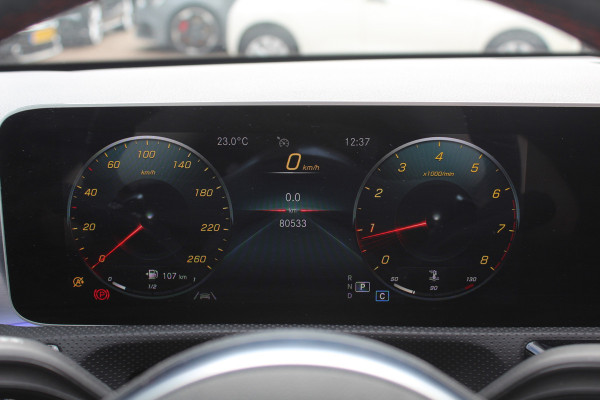 Mercedes-Benz CLA-Klasse 200 Business Solution AMG / Panoramadak / Camera / Memory seats / 18'' / Keyless / Matrix LED / Dodehoek / DAB / Stoelverwarming / Cruise Control