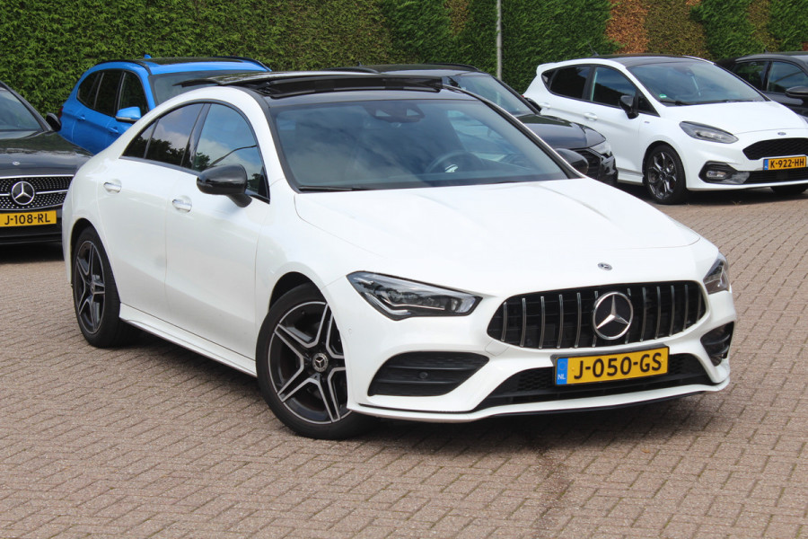 Mercedes-Benz CLA-Klasse 200 Business Solution AMG / Panoramadak / Camera / Memory seats / 18'' / Keyless / Matrix LED / Dodehoek / DAB / Stoelverwarming / Cruise Control