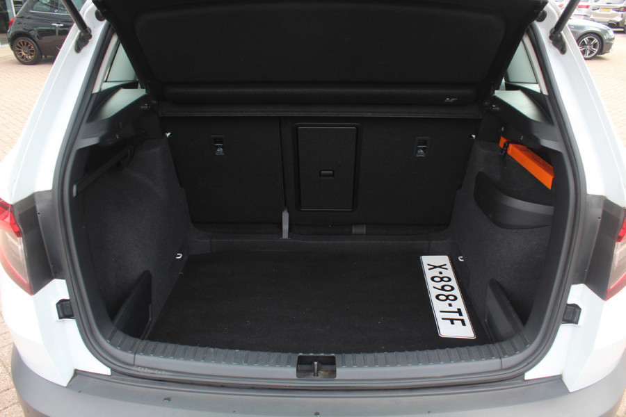 Škoda Karoq 1.0 TSI Business Edition / Trekhaak / Camera / Navigatie / Keyless / 16'' / Stoelverwarming / DAB / Cruise Control