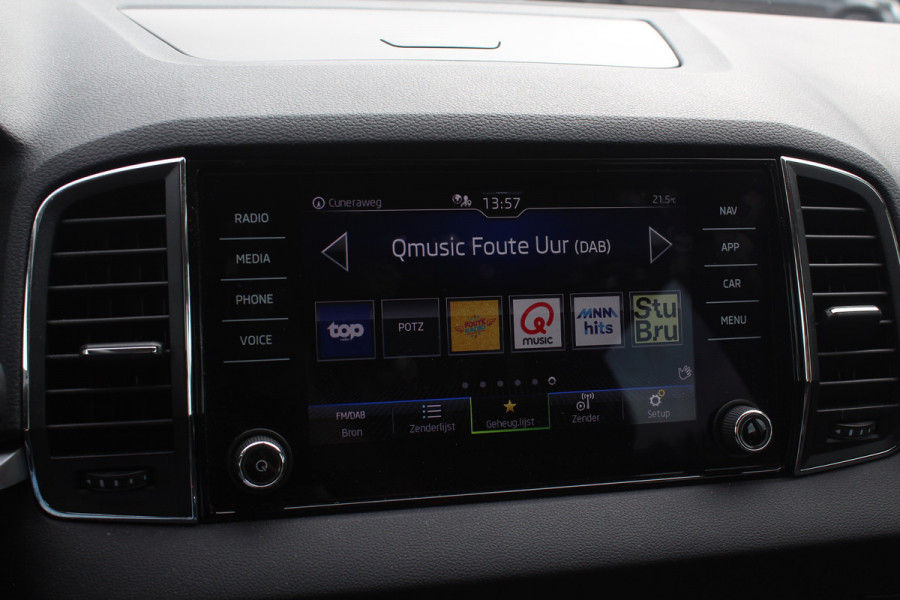 Škoda Karoq 1.0 TSI Business Edition / Trekhaak / Camera / Navigatie / Keyless / 16'' / Stoelverwarming / DAB / Cruise Control