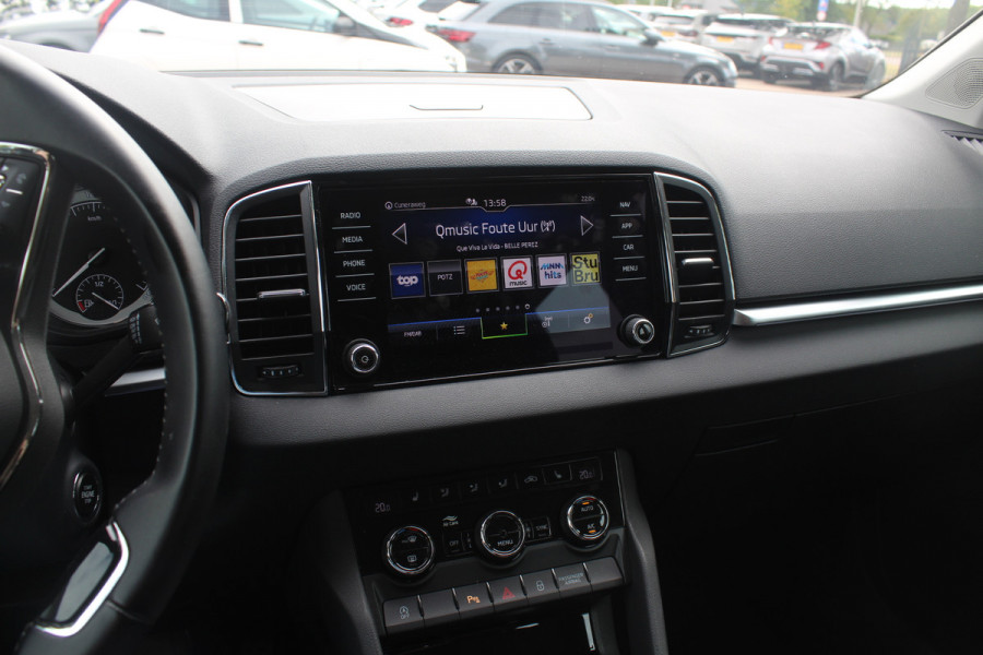 Škoda Karoq 1.0 TSI Business Edition / Trekhaak / Camera / Navigatie / Keyless / 16'' / Stoelverwarming / DAB / Cruise Control