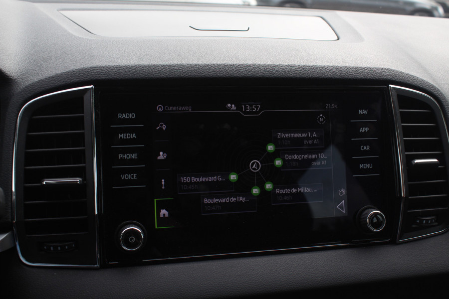 Škoda Karoq 1.0 TSI Business Edition / Trekhaak / Camera / Navigatie / Keyless / 16'' / Stoelverwarming / DAB / Cruise Control