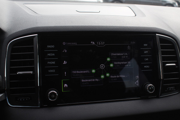 Škoda Karoq 1.0 TSI Business Edition / Trekhaak / Camera / Navigatie / Keyless / 16'' / Stoelverwarming / DAB / Cruise Control