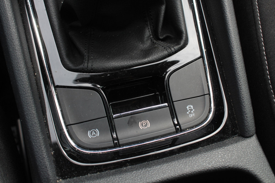 Škoda Karoq 1.0 TSI Business Edition / Trekhaak / Camera / Navigatie / Keyless / 16'' / Stoelverwarming / DAB / Cruise Control