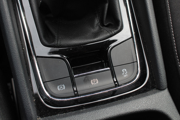 Škoda Karoq 1.0 TSI Business Edition / Trekhaak / Camera / Navigatie / Keyless / 16'' / Stoelverwarming / DAB / Cruise Control