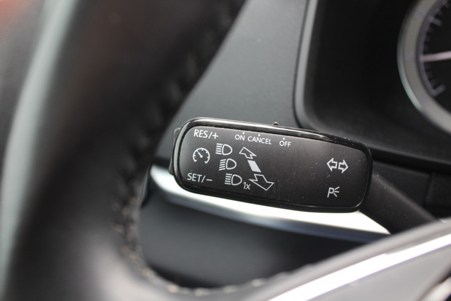Škoda Karoq 1.0 TSI Business Edition / Trekhaak / Camera / Navigatie / Keyless / 16'' / Stoelverwarming / DAB / Cruise Control