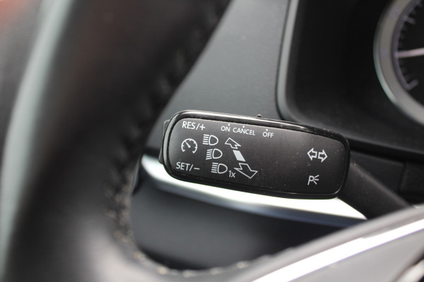 Škoda Karoq 1.0 TSI Business Edition / Trekhaak / Camera / Navigatie / Keyless / 16'' / Stoelverwarming / DAB / Cruise Control