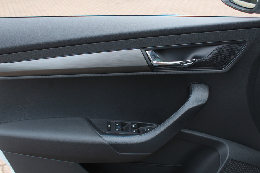 Škoda Karoq 1.0 TSI Business Edition / Trekhaak / Camera / Navigatie / Keyless / 16'' / Stoelverwarming / DAB / Cruise Control