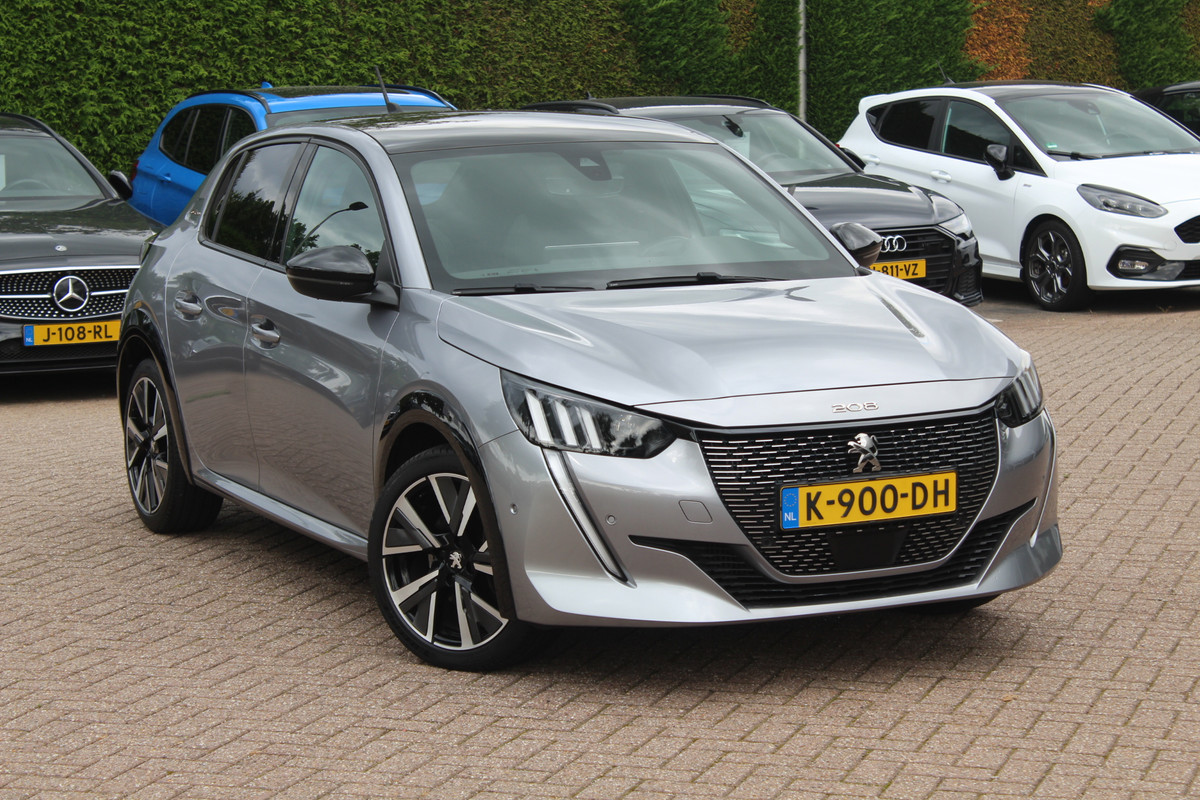 Peugeot 208 1.2 PureTech GT-Line / Panoramadak / Camera / Navigatie / 17'' / Half leder / Dodehoek / Cruise Control