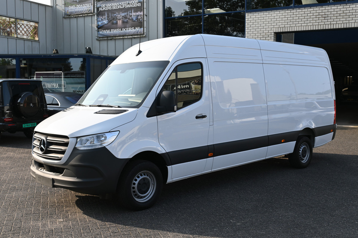 Mercedes-Benz Sprinter 317 CDI L3H2 Pro Smartphone integratiepakket, Geveerde stoel, Reserve wiel, Etc. Mercedes-Benz Sprinter 317 CDI L3H2 Pro Smartphone integratiepakket, Geveerde stoel, Reserve wiel, Etc.