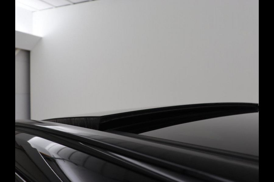 Volvo XC60 2.0 Recharge T8 AWD R Design | Panoramadak | Trekhaak | Stoel & stuurverwarming | Camera | Adaptive cruise | Harman/Kardon | Carplay | Memory | Half leder | PHEV | Plug In