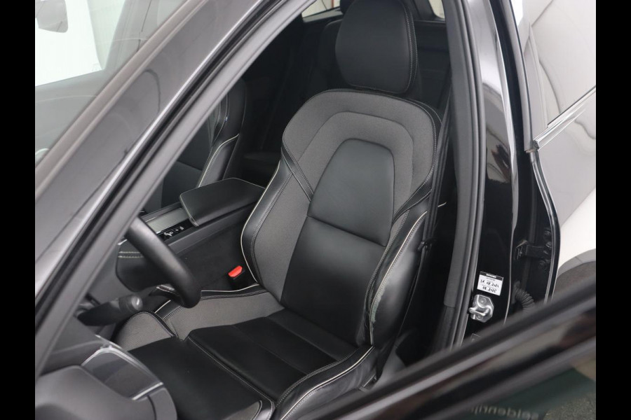 Volvo XC60 2.0 Recharge T8 AWD R Design | Panoramadak | Trekhaak | Stoel & stuurverwarming | Camera | Adaptive cruise | Harman/Kardon | Carplay | Memory | Half leder | PHEV | Plug In