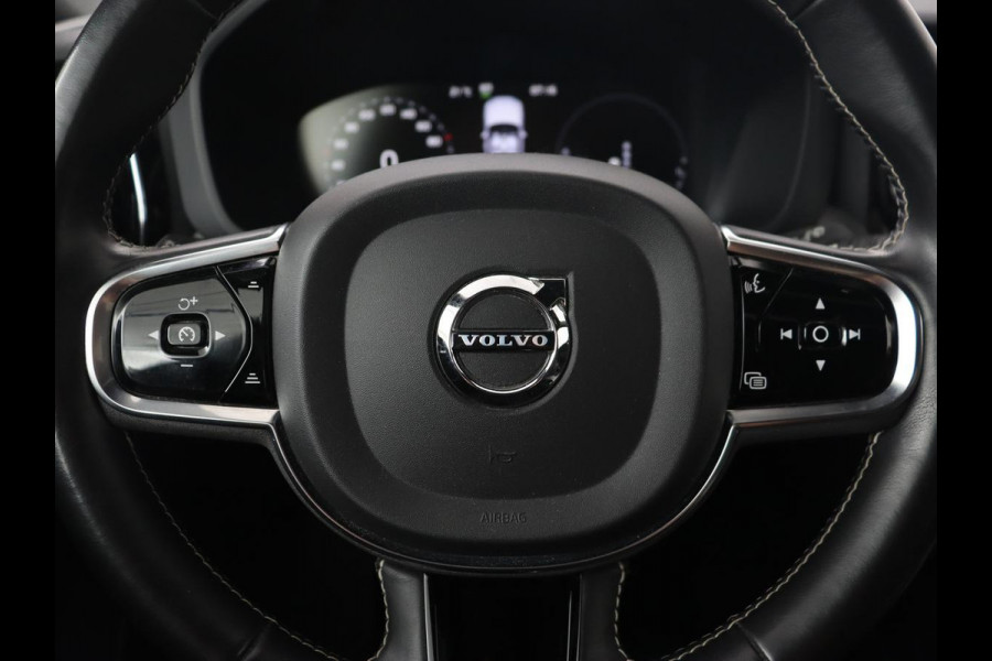 Volvo XC60 2.0 Recharge T8 AWD R Design | Panoramadak | Trekhaak | Stoel & stuurverwarming | Camera | Adaptive cruise | Harman/Kardon | Carplay | Memory | Half leder | PHEV | Plug In