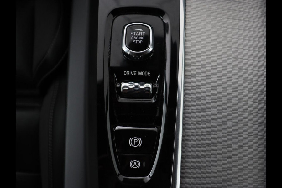 Volvo XC60 2.0 Recharge T8 AWD R Design | Panoramadak | Trekhaak | Stoel & stuurverwarming | Camera | Adaptive cruise | Harman/Kardon | Carplay | Memory | Half leder | PHEV | Plug In