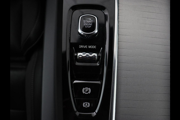 Volvo XC60 2.0 Recharge T8 AWD R Design | Panoramadak | Trekhaak | Stoel & stuurverwarming | Camera | Adaptive cruise | Harman/Kardon | Carplay | Memory | Half leder | PHEV | Plug In