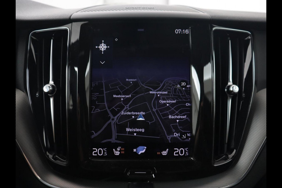 Volvo XC60 2.0 Recharge T8 AWD R Design | Panoramadak | Trekhaak | Stoel & stuurverwarming | Camera | Adaptive cruise | Harman/Kardon | Carplay | Memory | Half leder | PHEV | Plug In