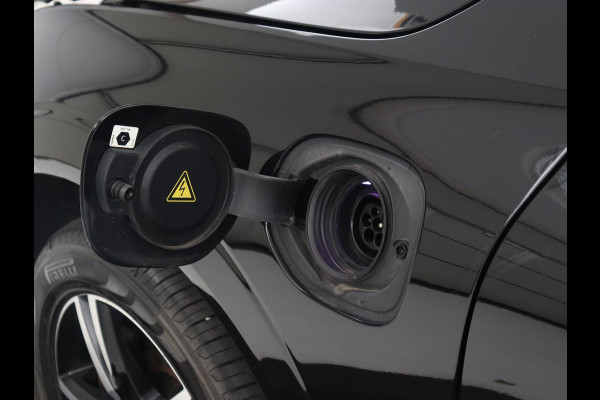 Volvo XC60 2.0 Recharge T8 AWD R Design | Panoramadak | Trekhaak | Stoel & stuurverwarming | Camera | Adaptive cruise | Harman/Kardon | Carplay | Memory | Half leder | PHEV | Plug In