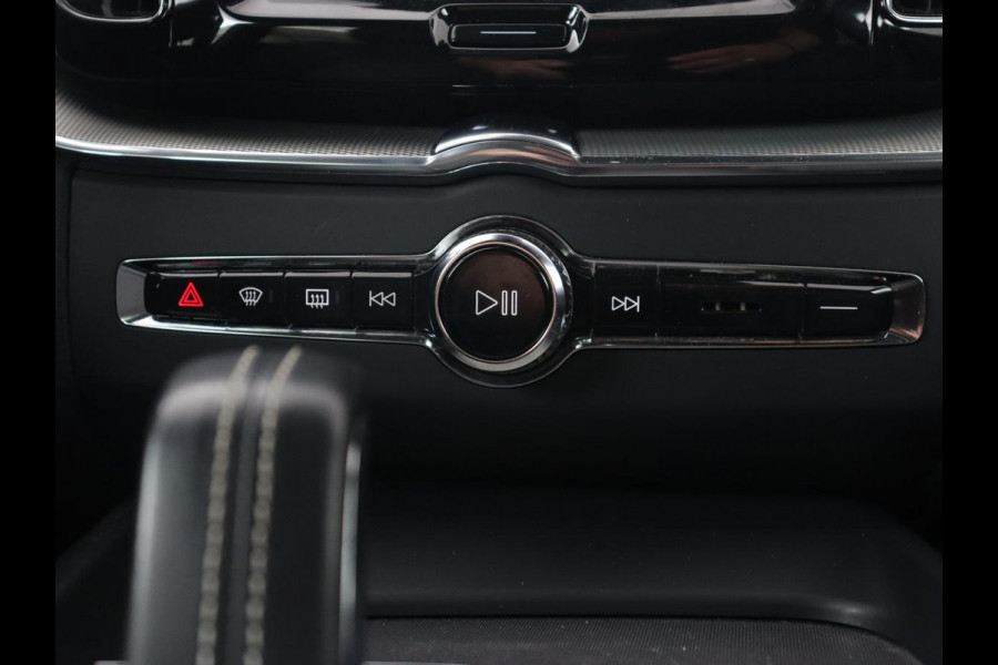 Volvo XC60 2.0 Recharge T8 AWD R Design | Panoramadak | Trekhaak | Stoel & stuurverwarming | Camera | Adaptive cruise | Harman/Kardon | Carplay | Memory | Half leder | PHEV | Plug In