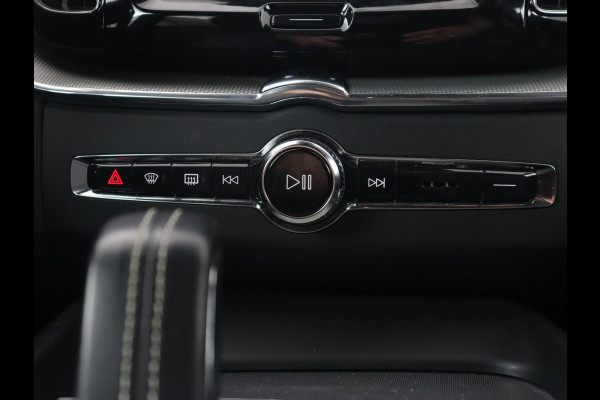 Volvo XC60 2.0 Recharge T8 AWD R Design | Panoramadak | Trekhaak | Stoel & stuurverwarming | Camera | Adaptive cruise | Harman/Kardon | Carplay | Memory | Half leder | PHEV | Plug In