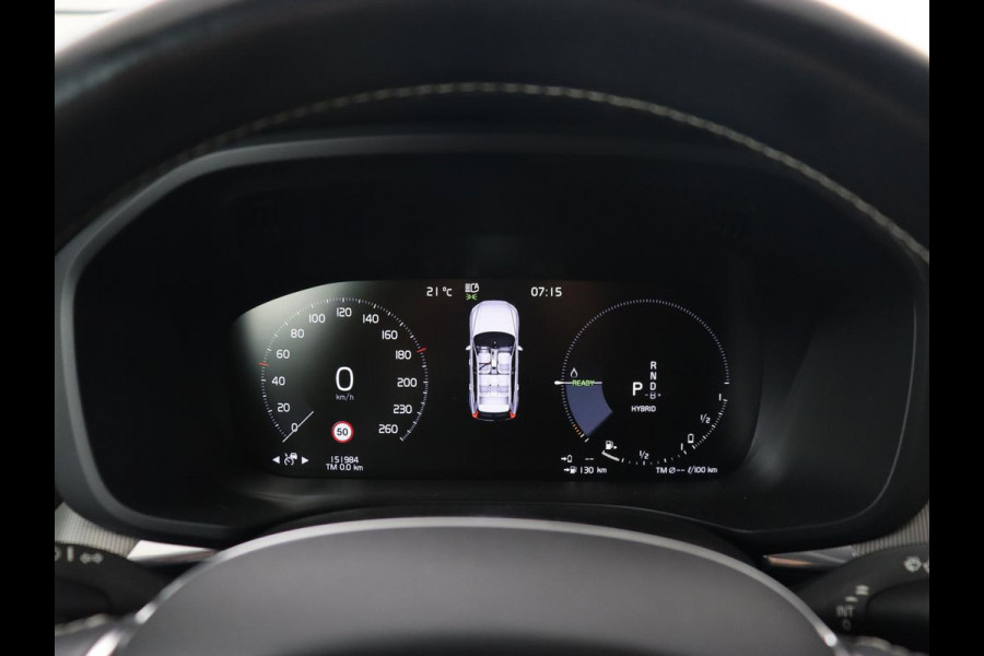 Volvo XC60 2.0 Recharge T8 AWD R Design | Panoramadak | Trekhaak | Stoel & stuurverwarming | Camera | Adaptive cruise | Harman/Kardon | Carplay | Memory | Half leder | PHEV | Plug In