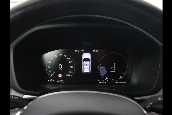 Volvo XC60 2.0 Recharge T8 AWD R Design | Panoramadak | Trekhaak | Stoel & stuurverwarming | Camera | Adaptive cruise | Harman/Kardon | Carplay | Memory | Half leder | PHEV | Plug In
