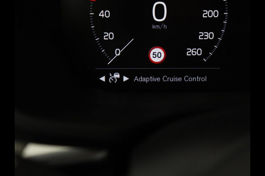 Volvo XC60 2.0 Recharge T8 AWD R Design | Panoramadak | Trekhaak | Stoel & stuurverwarming | Camera | Adaptive cruise | Harman/Kardon | Carplay | Memory | Half leder | PHEV | Plug In