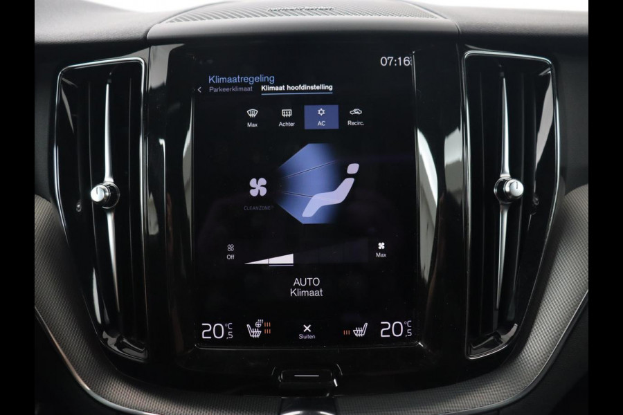 Volvo XC60 2.0 Recharge T8 AWD R Design | Panoramadak | Trekhaak | Stoel & stuurverwarming | Camera | Adaptive cruise | Harman/Kardon | Carplay | Memory | Half leder | PHEV | Plug In
