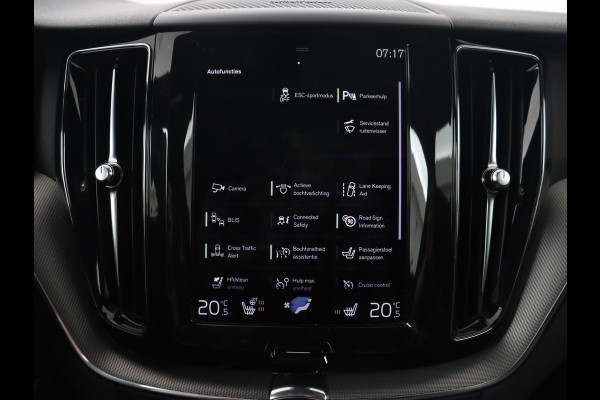 Volvo XC60 2.0 Recharge T8 AWD R Design | Panoramadak | Trekhaak | Stoel & stuurverwarming | Camera | Adaptive cruise | Harman/Kardon | Carplay | Memory | Half leder | PHEV | Plug In