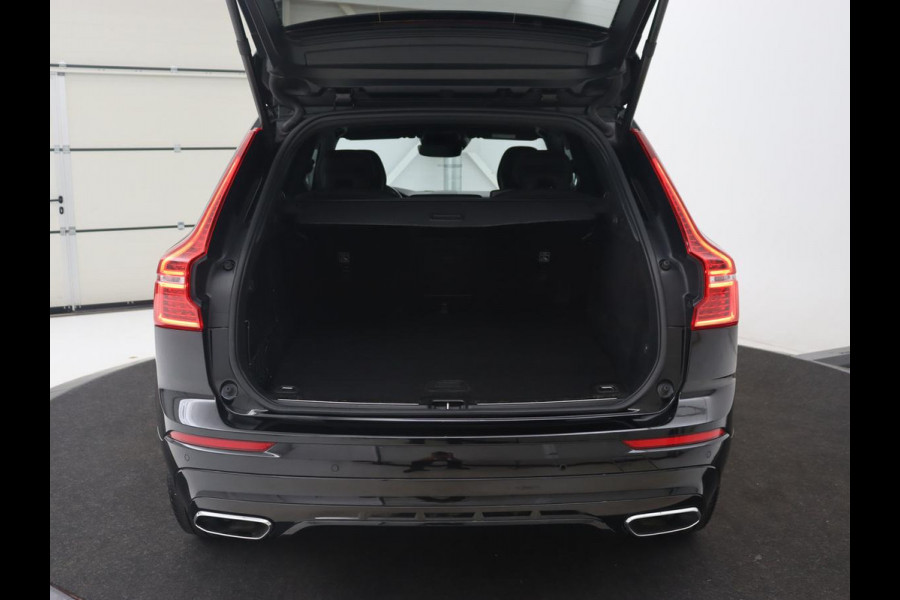 Volvo XC60 2.0 Recharge T8 AWD R Design | Panoramadak | Trekhaak | Stoel & stuurverwarming | Camera | Adaptive cruise | Harman/Kardon | Carplay | Memory | Half leder | PHEV | Plug In