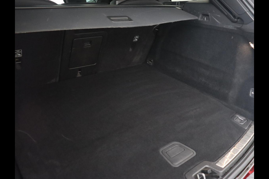 Volvo XC60 2.0 Recharge T8 AWD R Design | Panoramadak | Trekhaak | Stoel & stuurverwarming | Camera | Adaptive cruise | Harman/Kardon | Carplay | Memory | Half leder | PHEV | Plug In