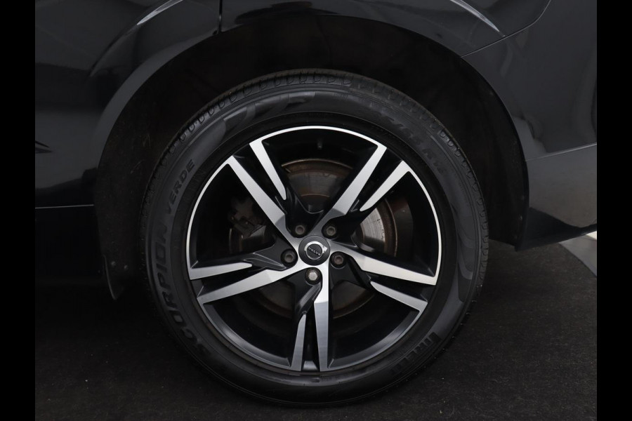 Volvo XC60 2.0 Recharge T8 AWD R Design | Panoramadak | Trekhaak | Stoel & stuurverwarming | Camera | Adaptive cruise | Harman/Kardon | Carplay | Memory | Half leder | PHEV | Plug In