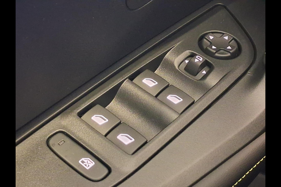 Peugeot 2008 1.2 Hybrid 145 GT Automaat | Panoramisch Schuifdak | Navigatie | 360° Camera | Stoelverwarming | Keyless Entry | Apple Carplay/Android Auto |